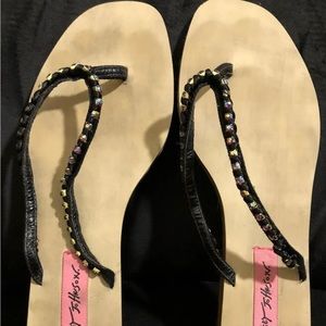 Betsey Johnson Chilly Black Flip Flops Size 8